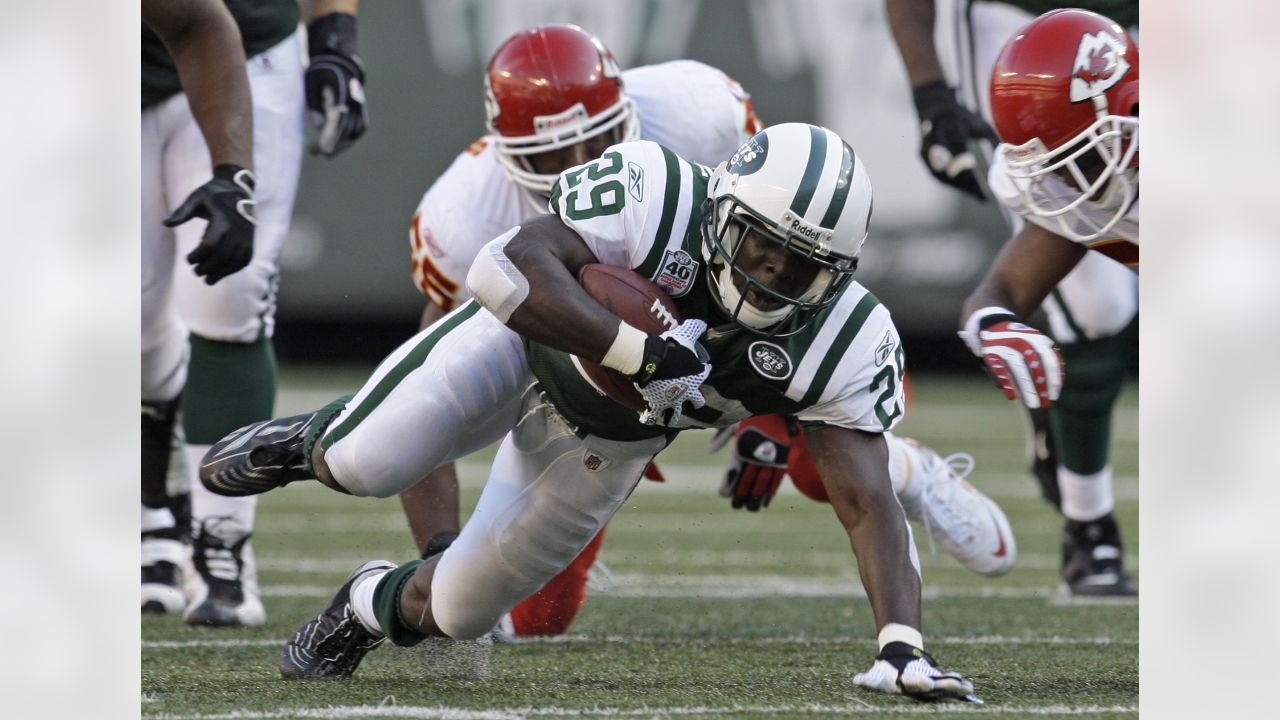 New York Jets running back Leon Washington (29) runs by Miami