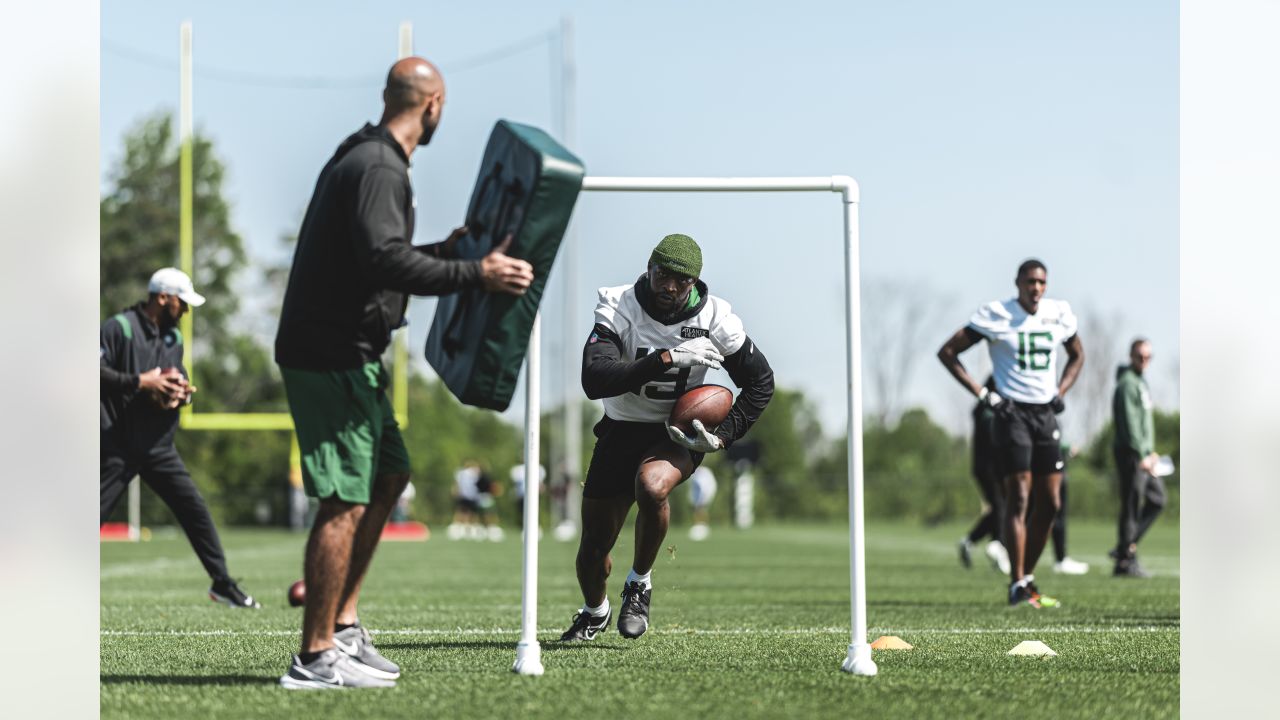 New York Jets tight end Zack Kuntz warms up before an NFL preseason  football game against the Carolina Panthers, Saturday, Aug. 12, 2023, in  Charlotte, N.C. (AP Photo/Jacob Kupferman Stock Photo - Alamy