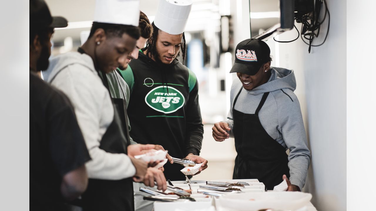 Gallery  Jets Rookies Take a Cooking Class