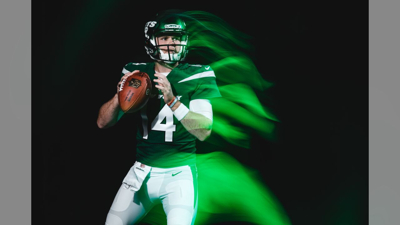 : 2019 Panini Elite Green #3 Sam Darnold New York Jets Football  NFL : Collectibles & Fine Art