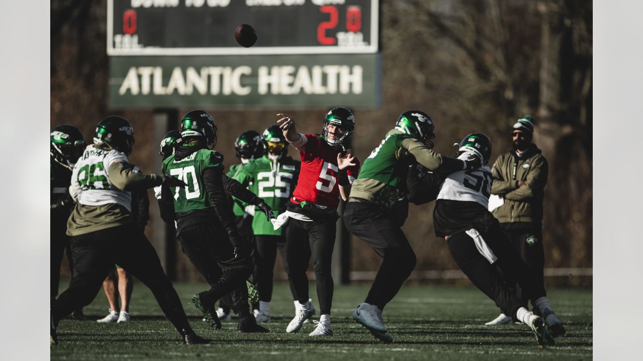 Corey Davis Misses the First Jets Practice of the Week With a Knee Injury -  Gang Green Nation