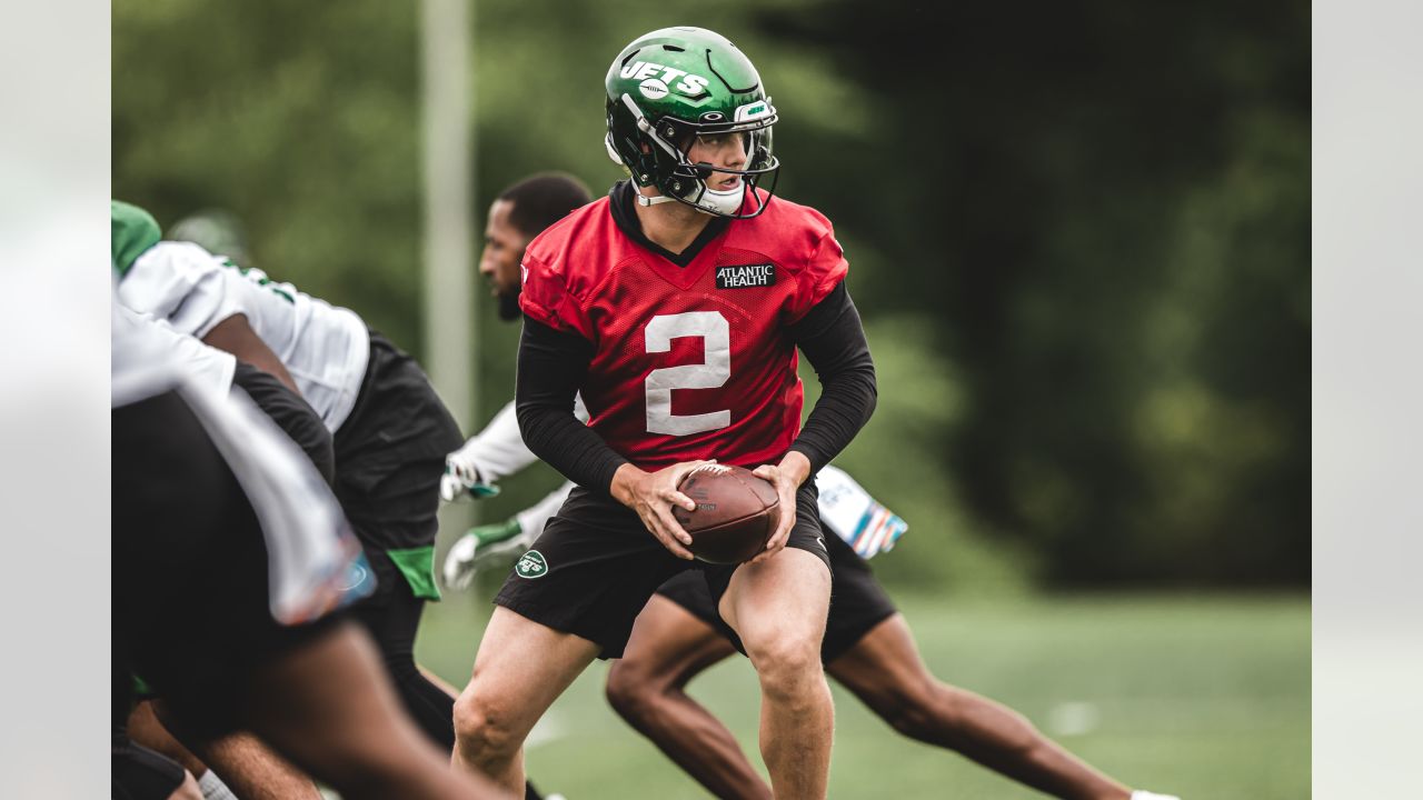 Zach Wilson Looks 'Beefy' During Jets Camp And His Quads Are Massive