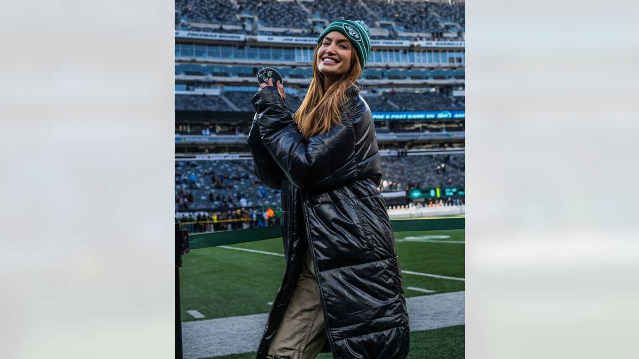 Gallery  Top Celebrity Photos From Jets vs. Lions