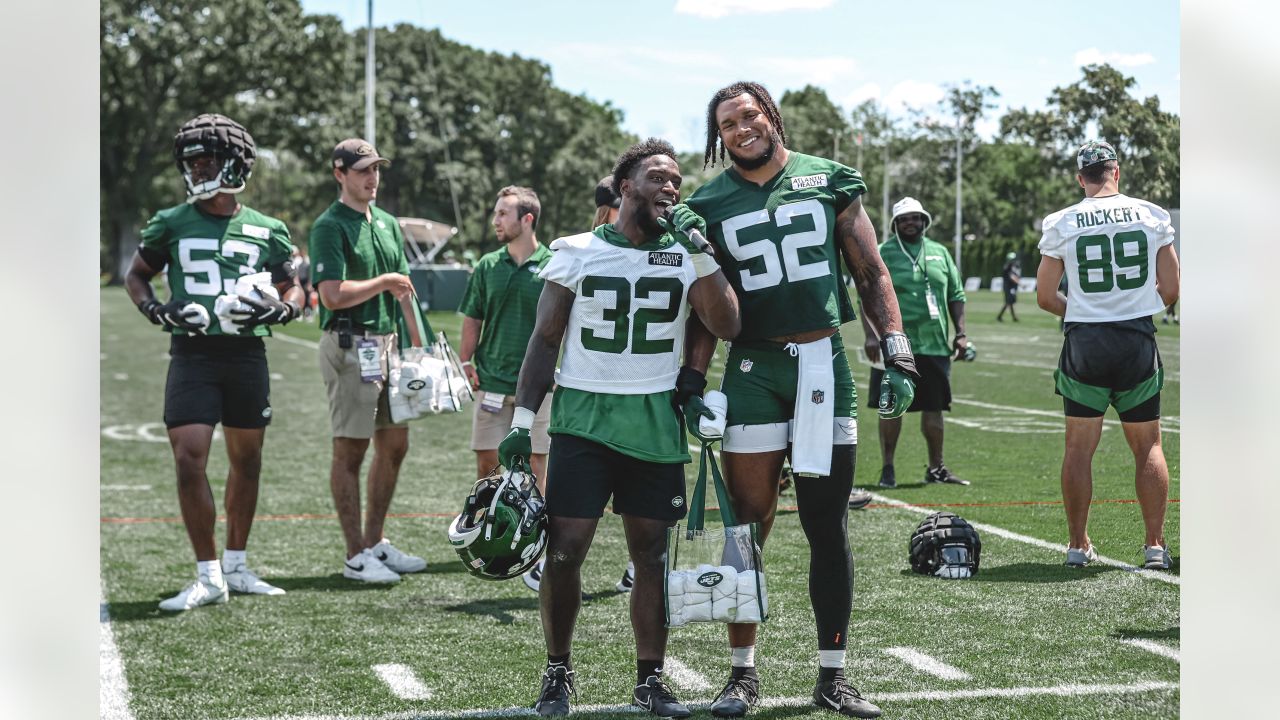 Notebook  Jets HC Robert Saleh Assesses the Guardian Helmet