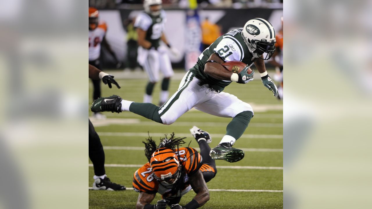 New York Jets LaDainian Tomlinson carries the ball in the third quarter  against the Minnesota Vikings in week 5 of the NFL season at New Meadowlands  Stadium in East Rutherford, New Jersey