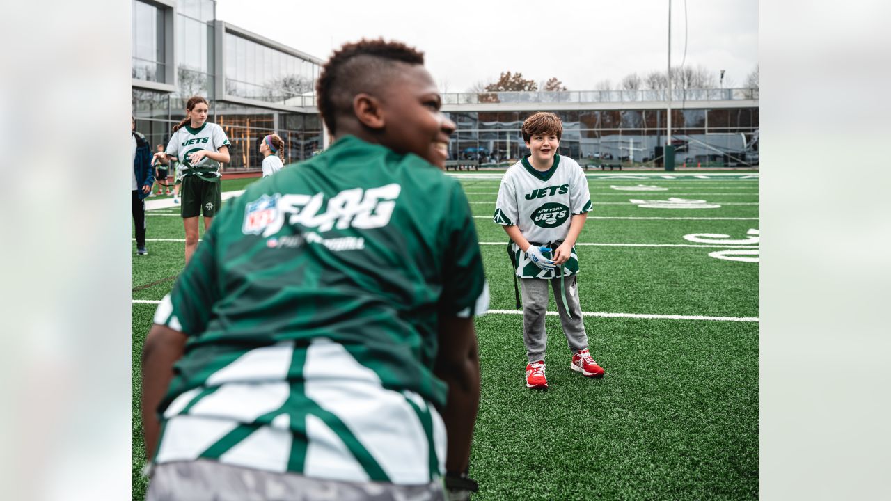 Gallery  Jets Players Get On the Field with Local Sixth Graders at Play 60  Flag Football Event