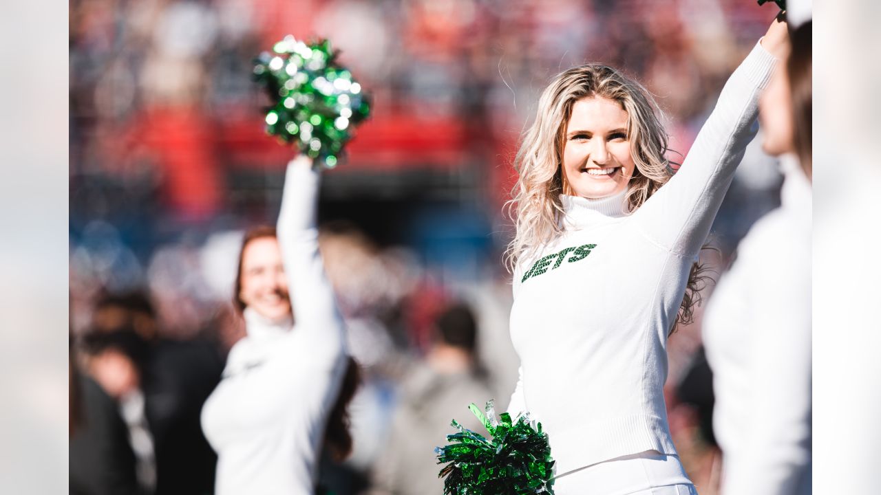 Gallery  Top Photos of Jets Flight Crew Member Sam at the 2022 Pro Bowl