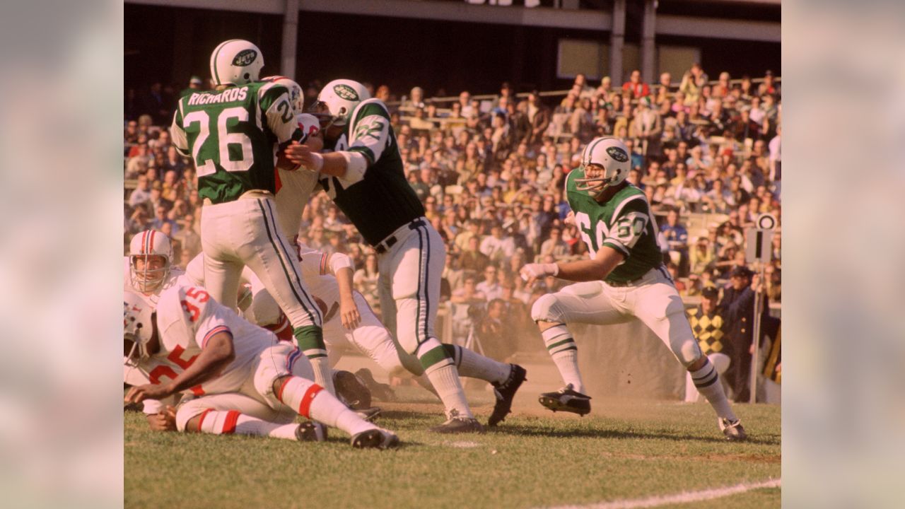 New York Jets Al Toon, dark jersey, is tackled by New England Patriots Fred  Marion, left, and Ernest Gibson during first quarter action at Sullivan  Stadium, Foxboro, Mass., Oct. 12, 1986. (AP