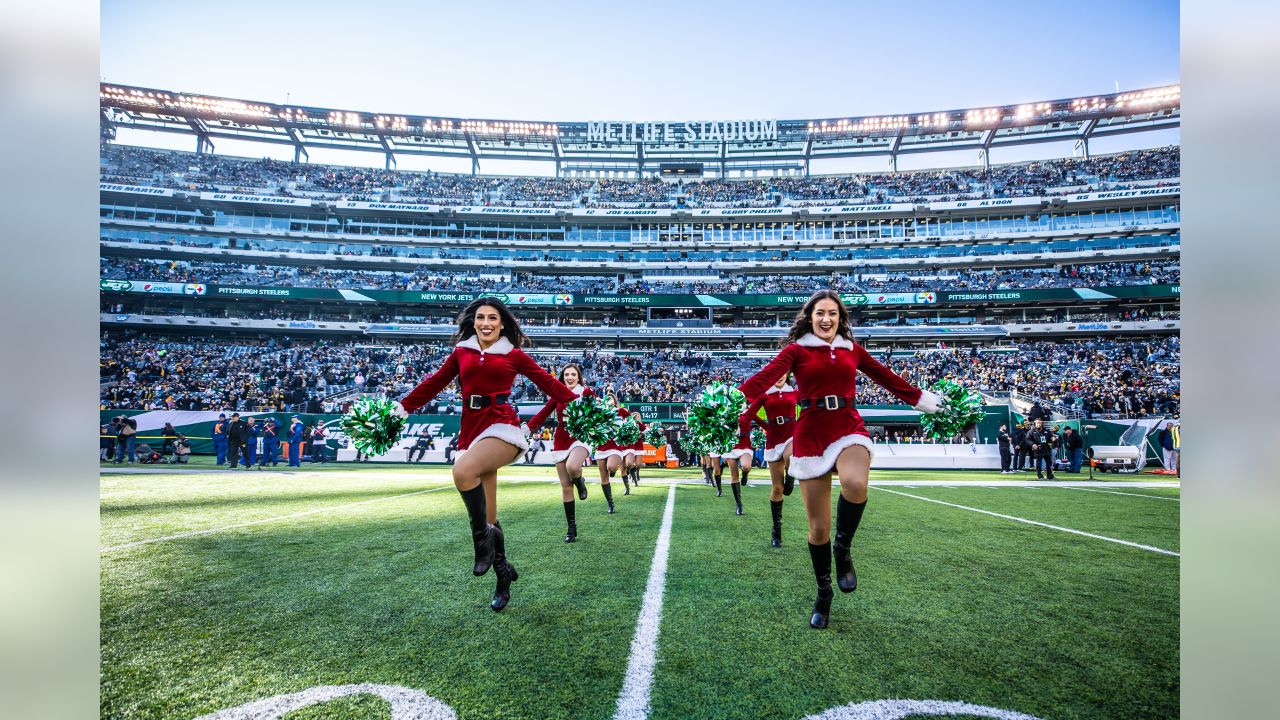 Jets Flight Crew cheerleaders put on spectacular holiday halftime  performance at MetLife Stadium (PHOTOS) 