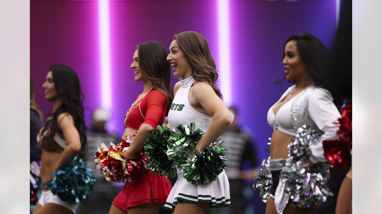 New York Jets Cheerleaders 2022 Calendar: January 2022 - December