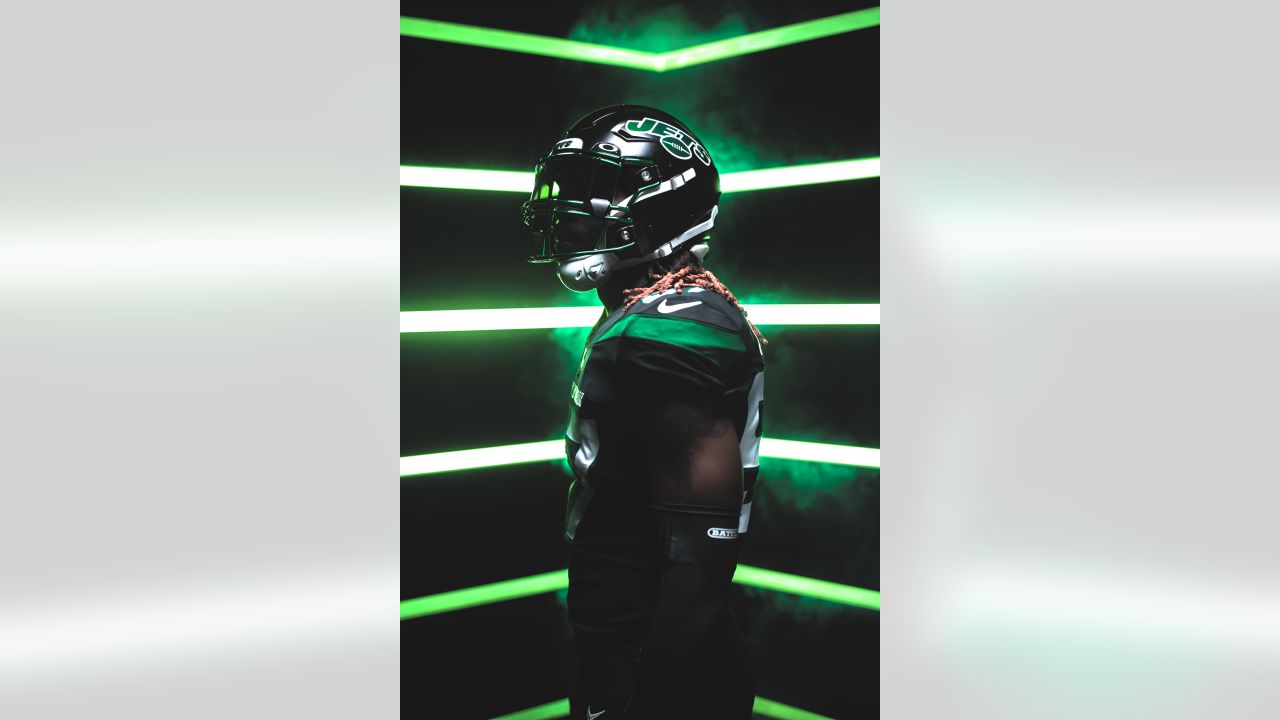 Jets Unveil New Stealth Black Alternate Helmet