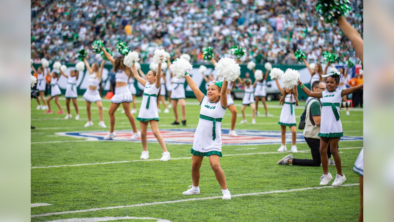 Jets Flight Crew on X: Junior Flight Crew registration is open! Your child  can perform at halftime of our season opener on 9/8 