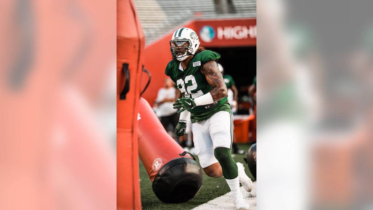 Landover, United States Of America. 13th Aug, 2018. New York Jets  quarterback Sam Darnold (14), right, signs an autograph for an unidentified  fan after participating in a joint training camp practice with