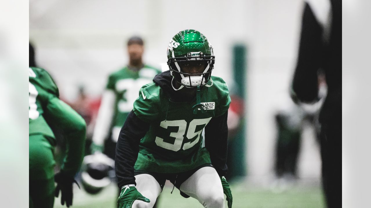 Zonovan Knight, Ty Johnson deliver with Jets thin at running back