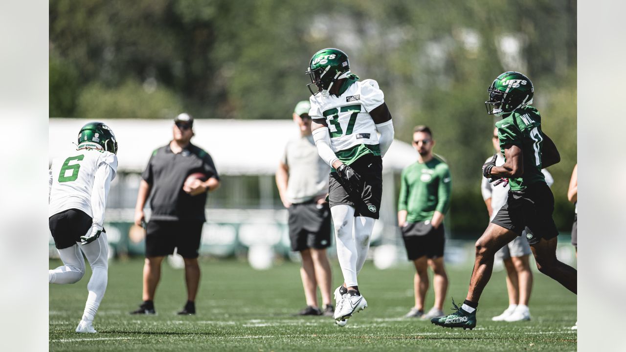 Injured Jets CBs coach Tony Oden returns to practice - Newsday