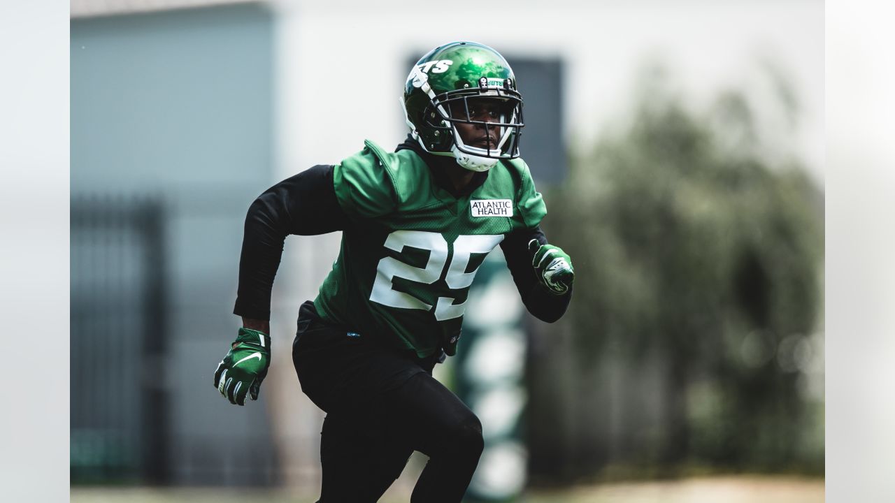 New York Jets safety Jordan Whitehead (3) defends during an NFL game  against the Green Bay Packers Sunday, Oct. 16, 2022, in Green Bay, Wis. (AP  Photo/Jeffrey Phelps Stock Photo - Alamy