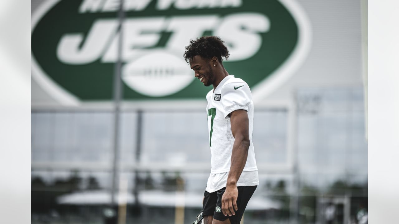 Jets' Garrett Wilson laments NFL officiating in rookie season: 'I ain't got  a call all season'