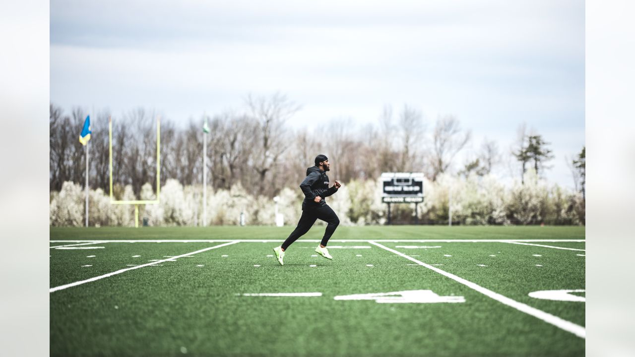 Jets RB Breece Hall supports Wichita flag football league