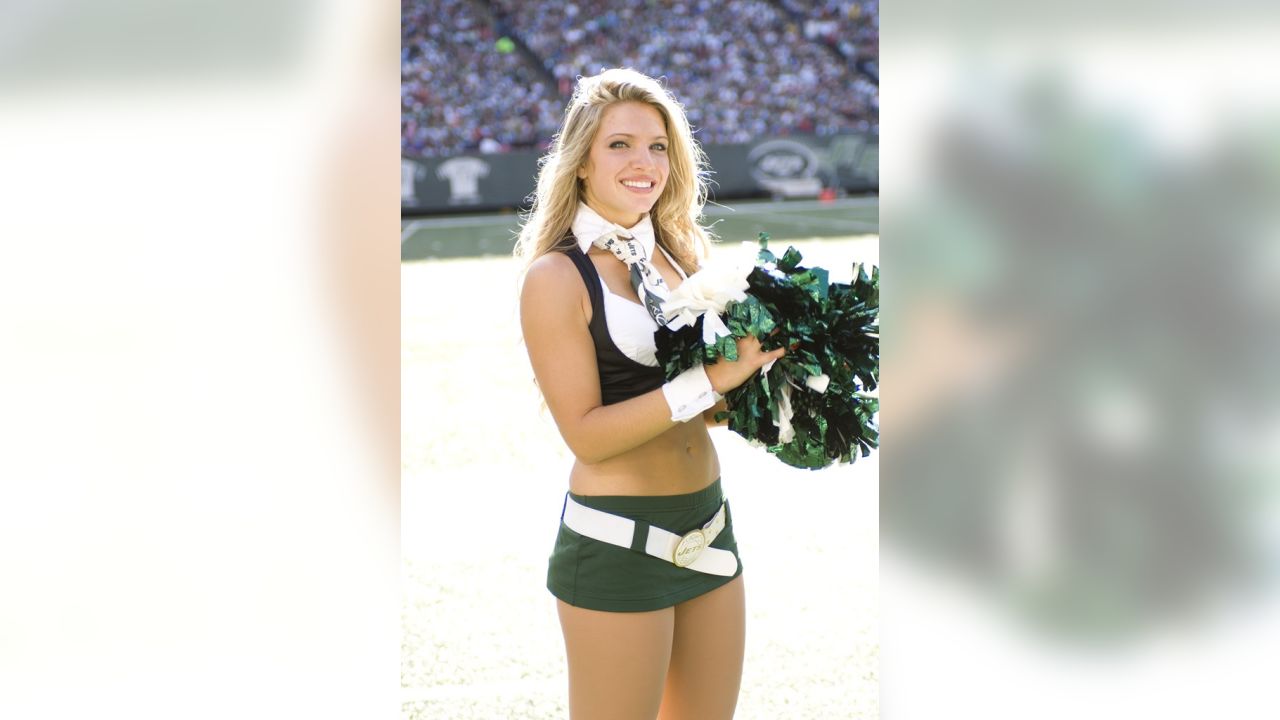 New York Jets Cheerleaders  Hot cheerleaders, Professional cheerleaders, Jets  cheerleaders