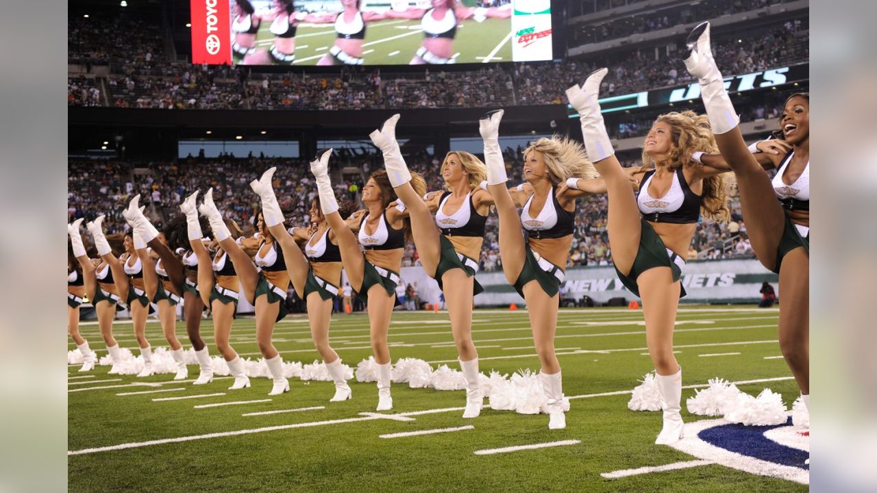 Jets Flight Crew Searches For A Few Good Cheerleaders 