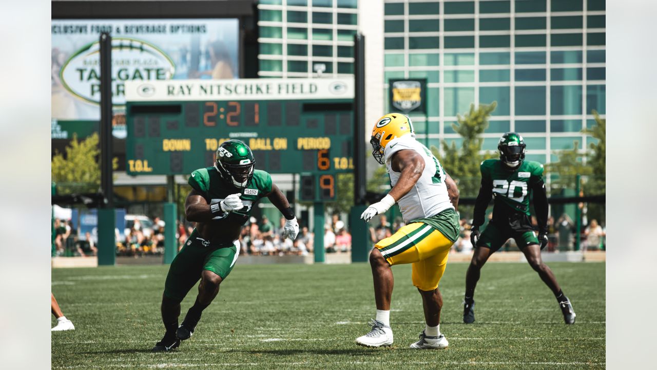 NY Jets Carl Lawson carted off with injury during Packers joint