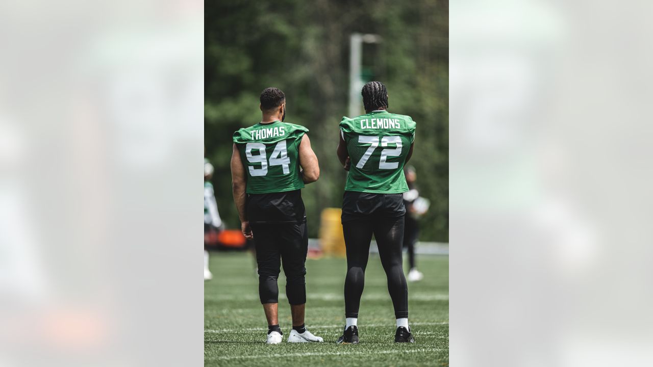 New York Jets defensive end Solomon Thomas (94) waits with