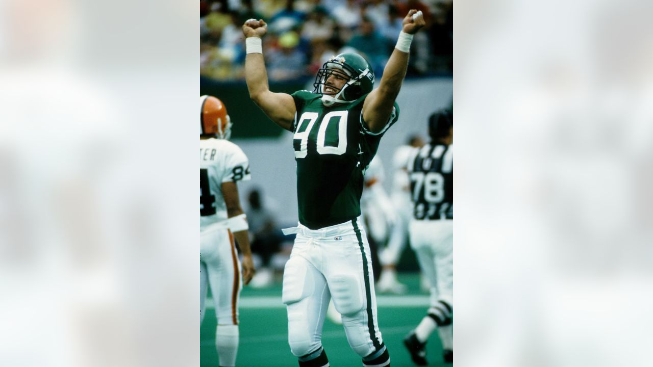 Inspirational Jets DL Dennis Byrd Dies at 50