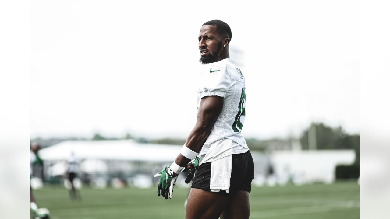 Running back is a family affair for Jets' Michael Carter 