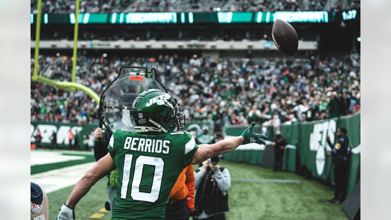 New York Jets QB Zach Wilson reveals what Tampa Bay Buccaneers QB Tom Brady  told him postgame - Sports Illustrated New York Jets News, Analysis and More