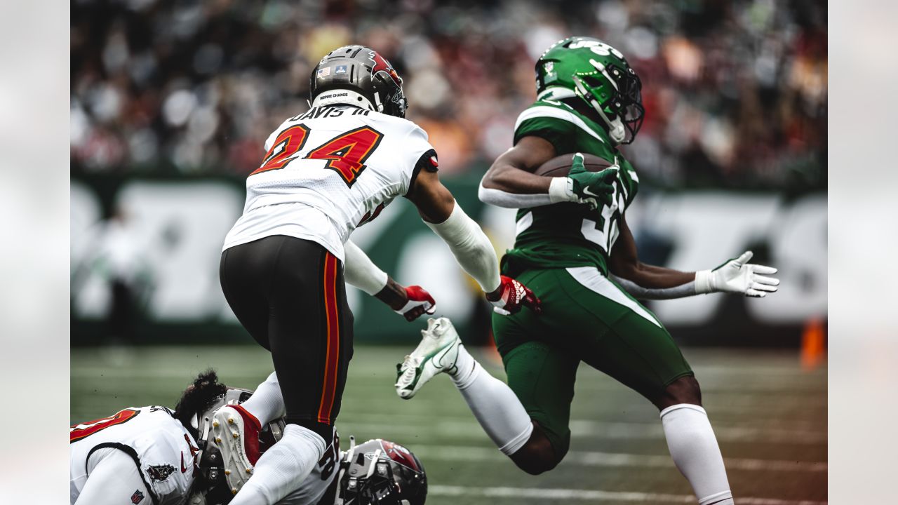 New York Jets lose to Buccaneers, Zach Wilson impresses with a 35-yard rush  - BVM Sports