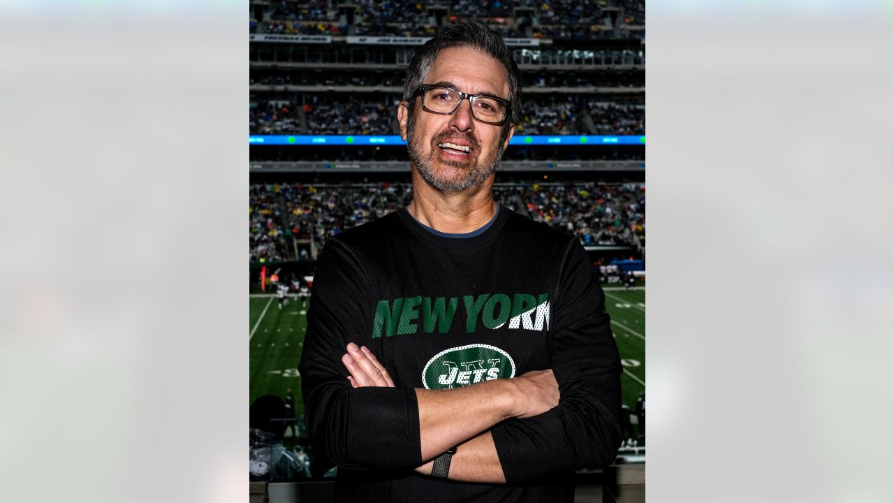 Actor Ray Romano attends the New York Jets vs the Indianapolis Colts  News Photo - Getty Images