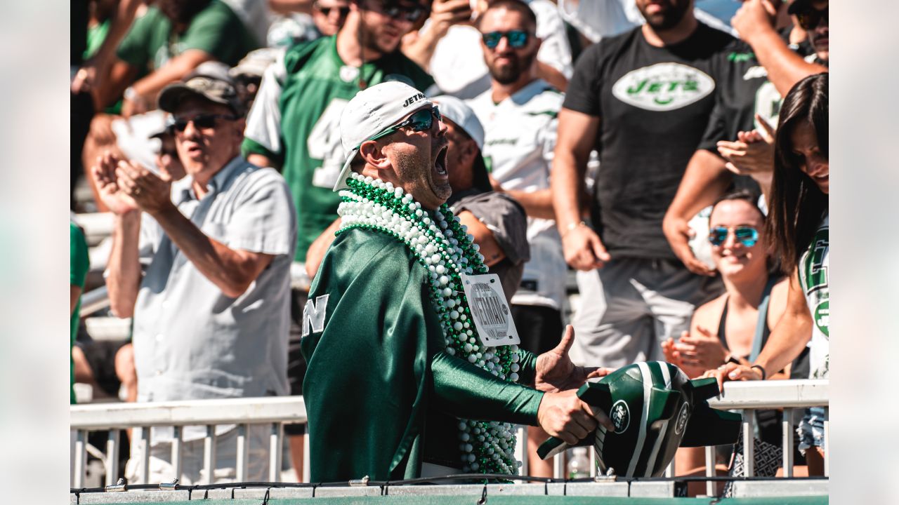 Zach Wilson and Braxton Berrios show off hilarious matching T-shirts