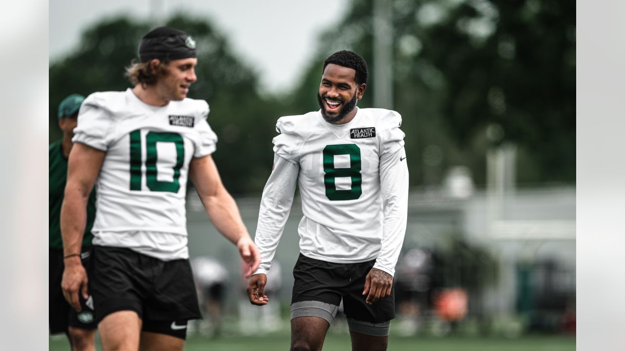 Florham Park, New Jersey, USA. August 6, 2021: New York Jets wide receiver  Keelan Cole (88) warm up during practice at the Atlantic Health Jets  Training Center, Florham Park, New Jersey. Duncan