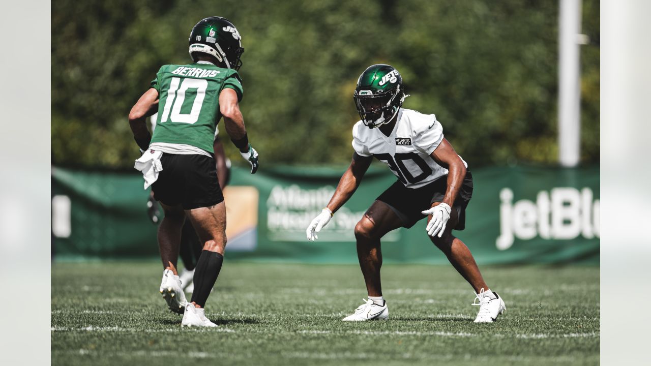 Running back is a family affair for Jets' Michael Carter 