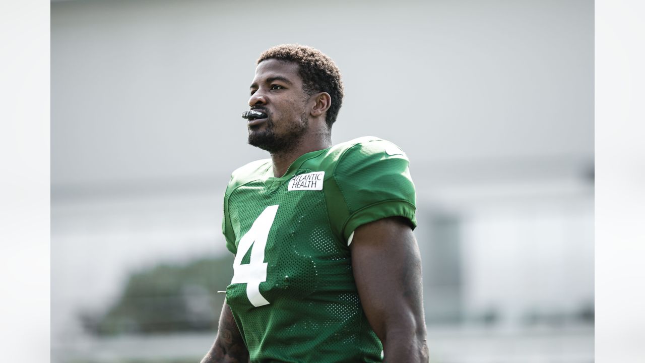 New York Jets safety Tony Adams (22) against the Buffalo Bills in an NFL  football game, Sunday, Dec. 11, 2022, in Orchard Park, N.Y. Bills won  20-12. (AP Photo/Jeff Lewis Stock Photo - Alamy