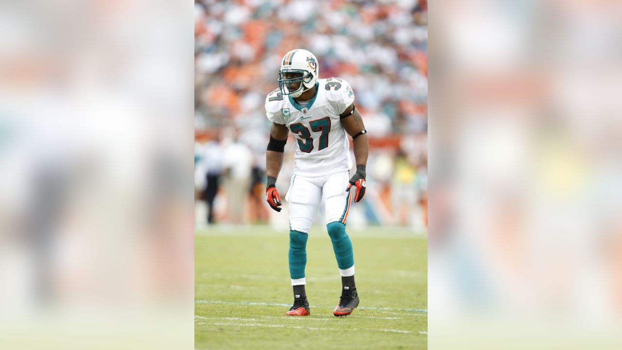 223 Miami Dolphins Yeremiah Bell Photos & High Res Pictures - Getty Images