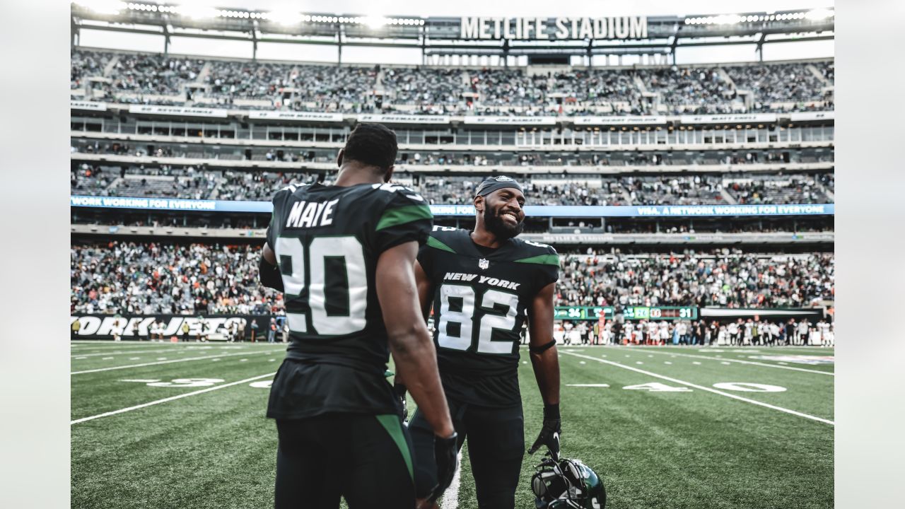 New York Jets quarterback Mike White (5) passes against the Cincinnati  Bengals during an NFL football game, Sunday, Oct. 31, 2021, in East  Rutherford, N.J. (AP Photo/Adam Hunger Stock Photo - Alamy