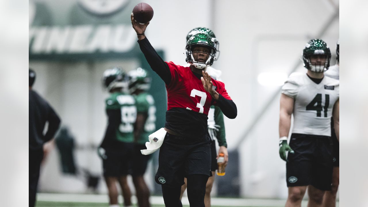 New York Jets linebacker Maalik Hall (46) runs a drill during the team's  NFL football rookie minicamp, Friday, May 5, 2023, in Florham Park, N.J.  (AP Photo/Rich Schultz Stock Photo - Alamy