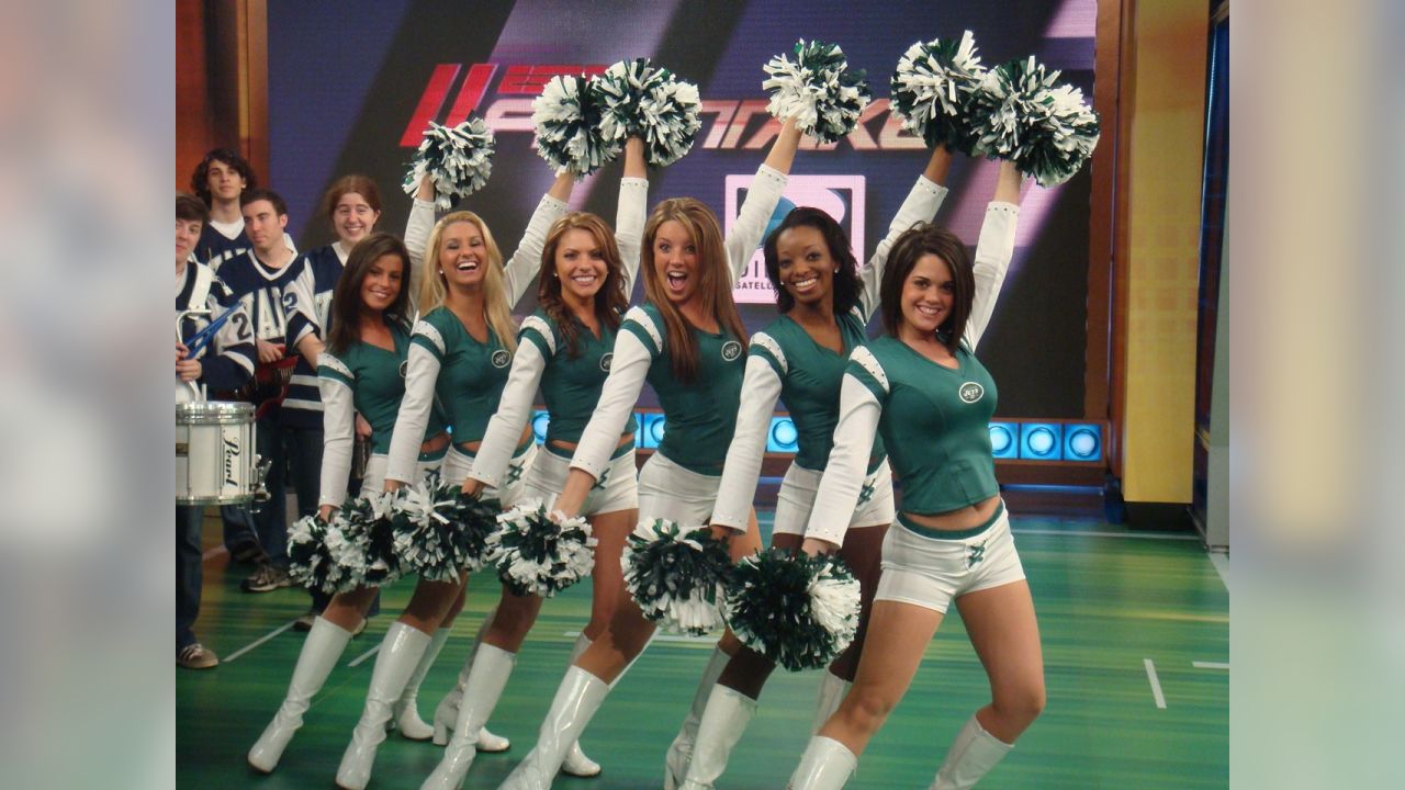 Jets Flight Crew Searches For A Few Good Cheerleaders 