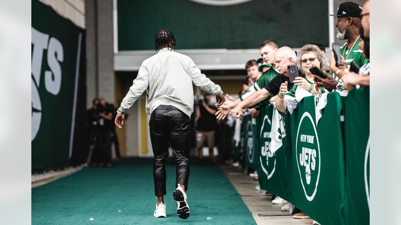 Zach Wilson's new custom Jeep is reminiscent of NY Jets' black