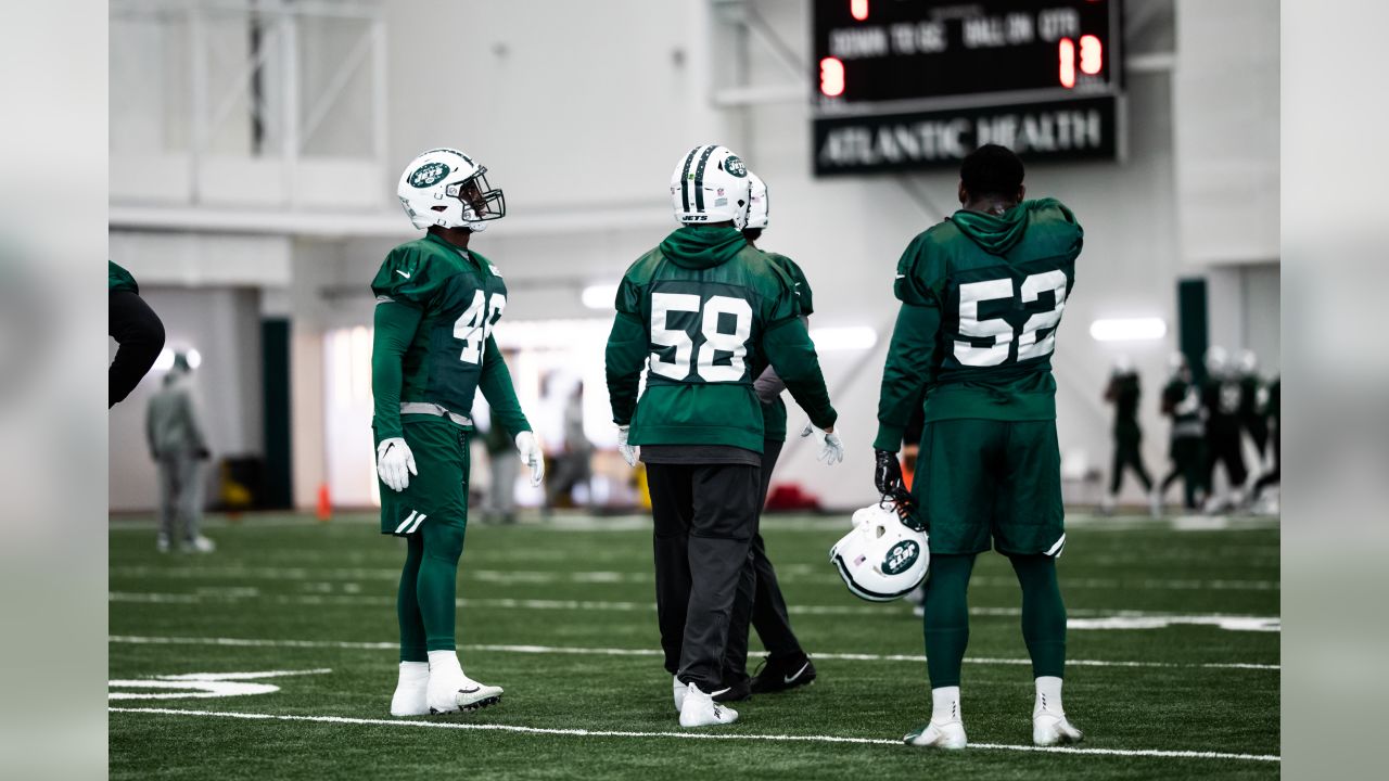 New York Jets quarterbacks Sam Darnold, left, Josh McGowan, center