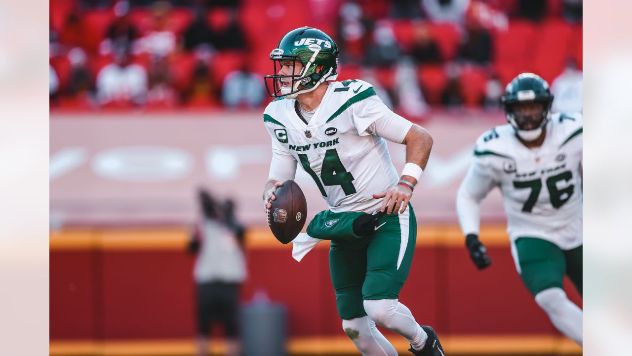 Jets vs. Chiefs: Will Patrick Mahomes Be a Part of the Starting Playing XI  at MetLife? - EssentiallySports