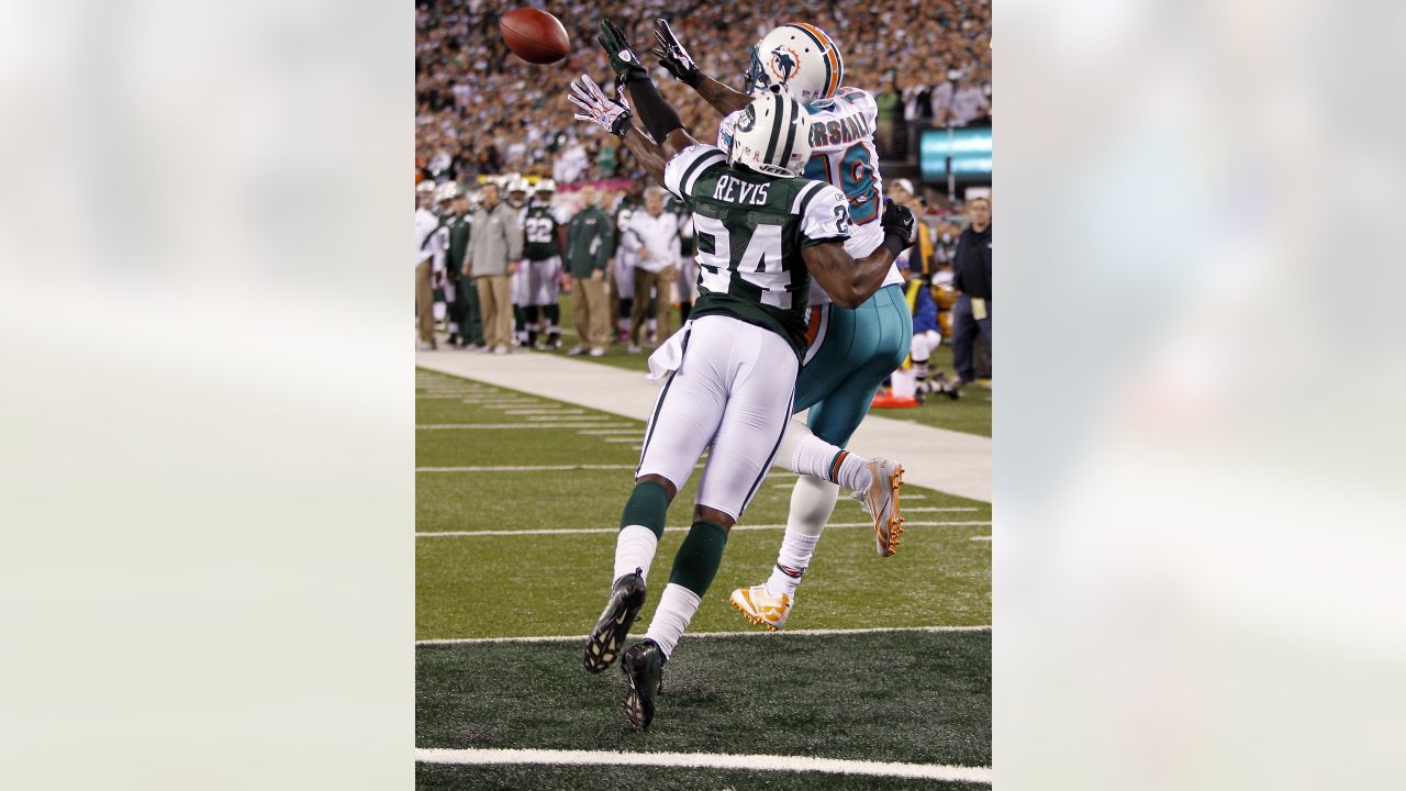 New York Jets Darrelle Revis plays defense on Cincinnati Bengals