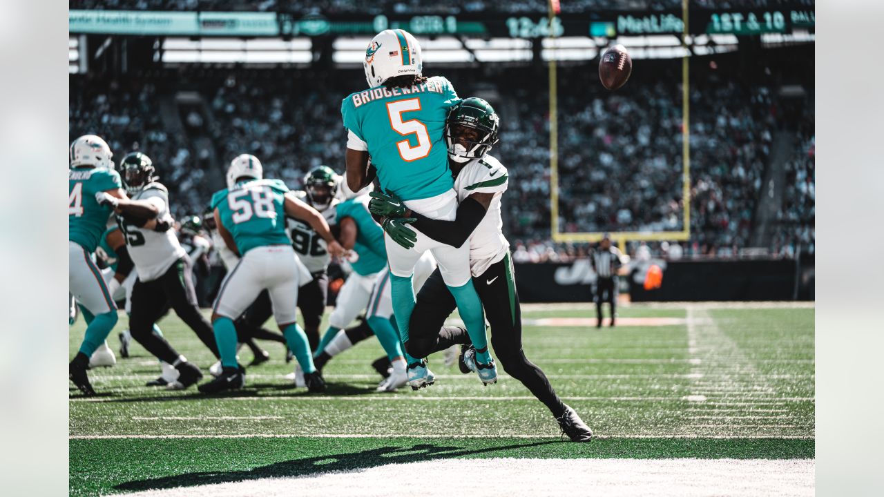 ESPN Stats & Info on X: The Jets beat the Dolphins 40-17, snapping their  12-game divisional losing streak dating back to 2019. Breece Hall ran for  97 yards and added an even