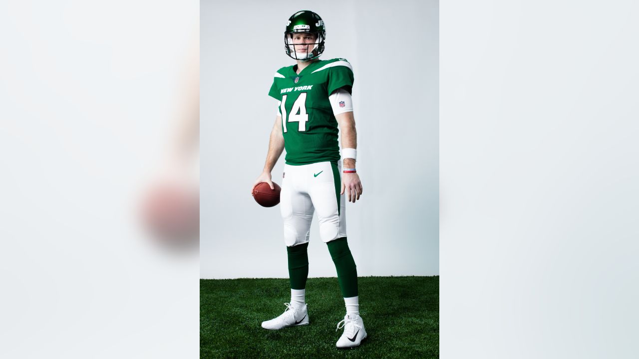 New York Jets Jersey Reveal Green Carpet at Gotham Hall Featuring: Jet Man  Where: New York, New York, United States When: 04 Apr 2019 Credit: Arturo  Holmes/WENN.com Stock Photo - Alamy