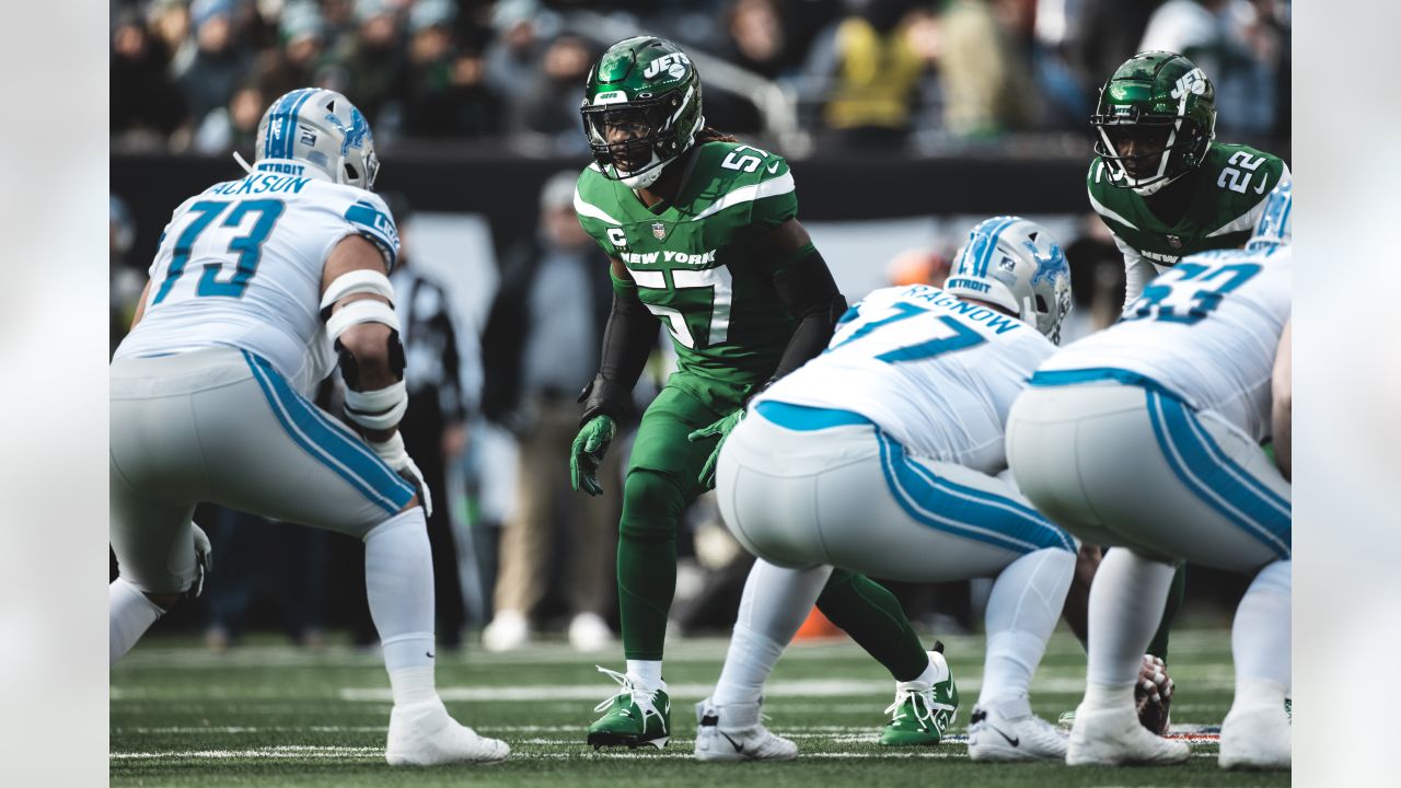 New York Jets linebacker C.J. Mosley (57) looks out before the snap during  an NFL football game against the Cincinnati Bengals, Sunday, Sept. 25,  2022, in East Rutherford, N.J. The Cincinnati Bengals