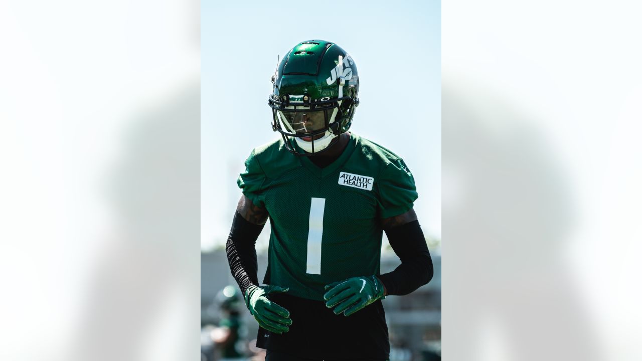 Notebook  Jets HC Robert Saleh Assesses the Guardian Helmet