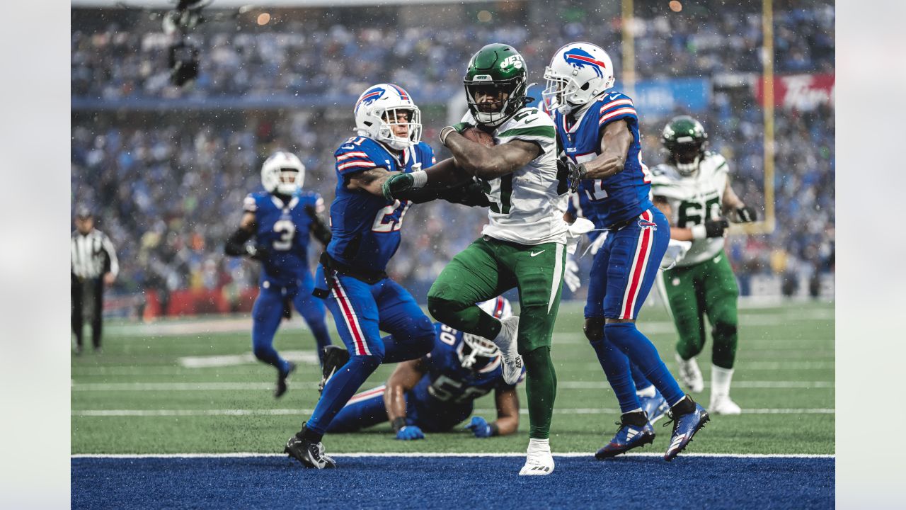 Jets RB Breece Hall supports Wichita flag football league