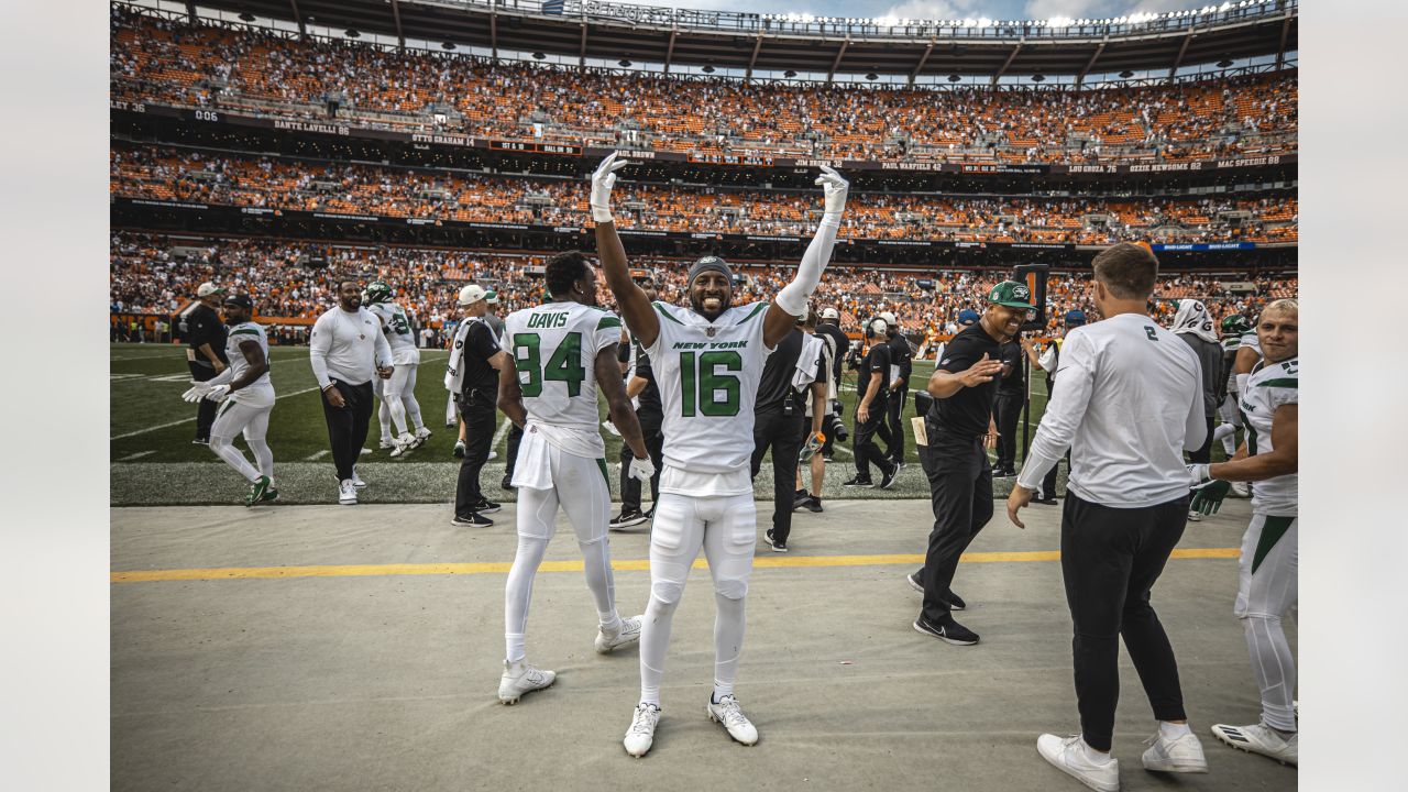 Robert Saleh on Jets Locker Room Following First Career Win: 'It's Awesome'