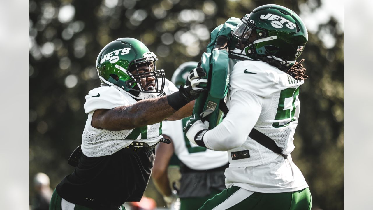 New York Jets linebacker Jamien Sherwood (44) runs against the Chicago  Bears during an NFL football game Sunday, Nov. 27, 2022, in East  Rutherford, N.J. (AP Photo/Adam Hunger Stock Photo - Alamy